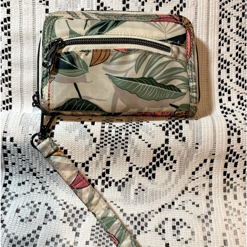Lug Rodeo Compact Rfid Wallet In Lily Sand - Picture 3 of 3